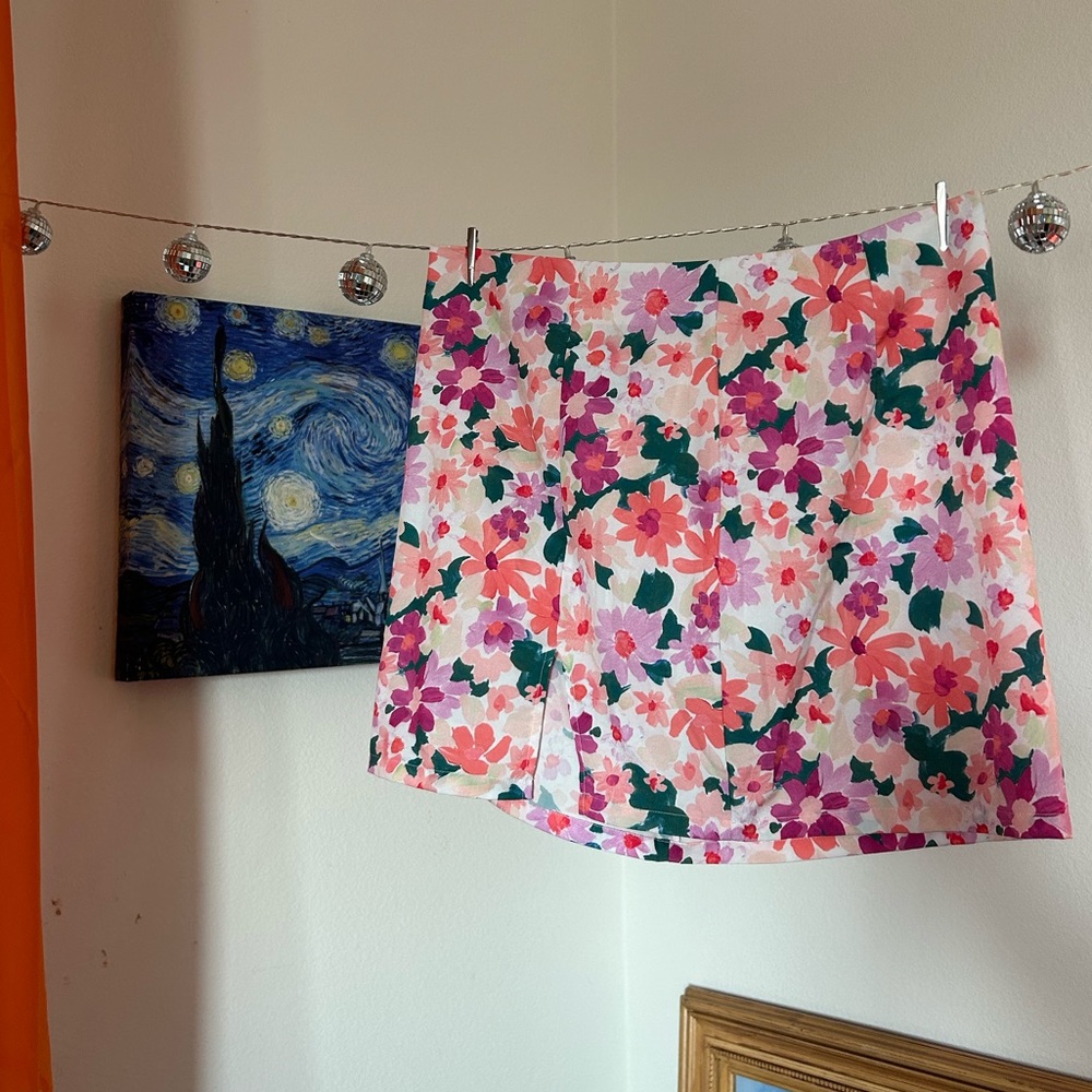 Floral mini skirt